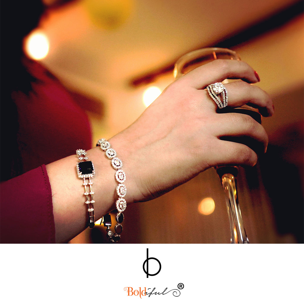 How to Choose Jewellery for Chic Casual Days and Evenings