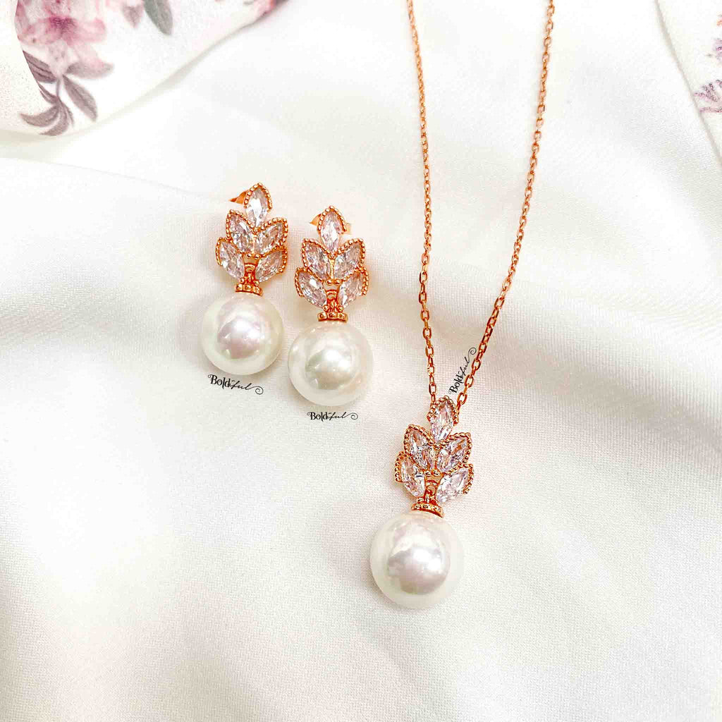 Classy Pearl Pendant Set - Boldiful
