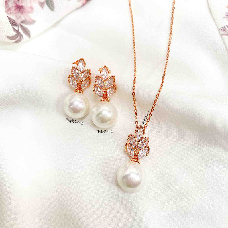 Classy Pearl Pendant Set - Boldiful