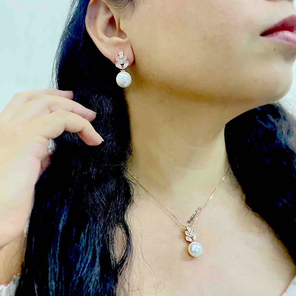 Classy Pearl Pendant Set - Boldiful