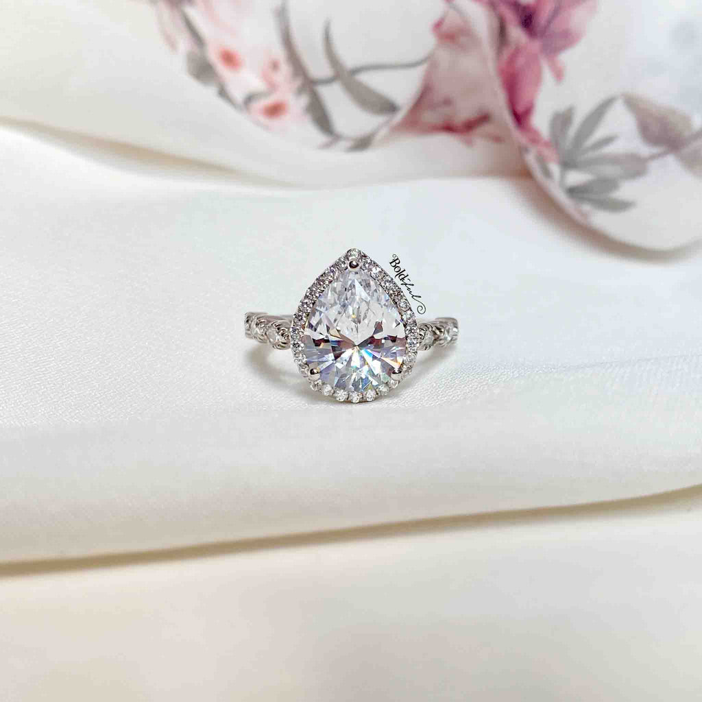 Élan Pear Cut Ring - Boldiful