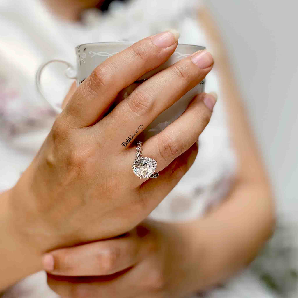 Élan Pear Cut Ring - Boldiful