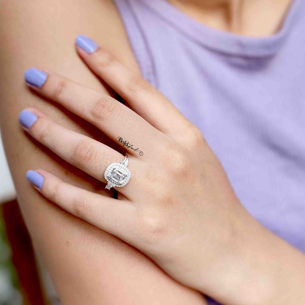 Elegante Emerald Cut Silver Ring - Boldiful