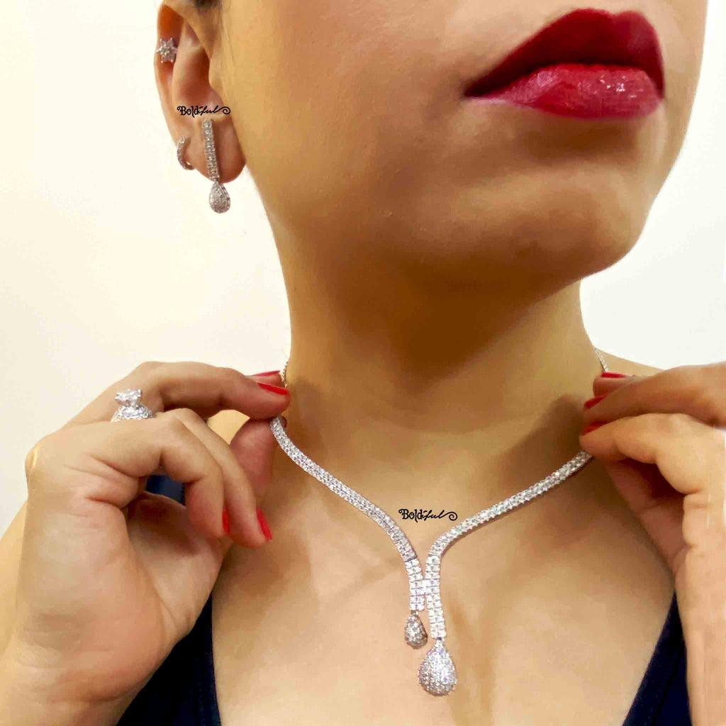 Urbane Silver Necklace Set - Boldiful