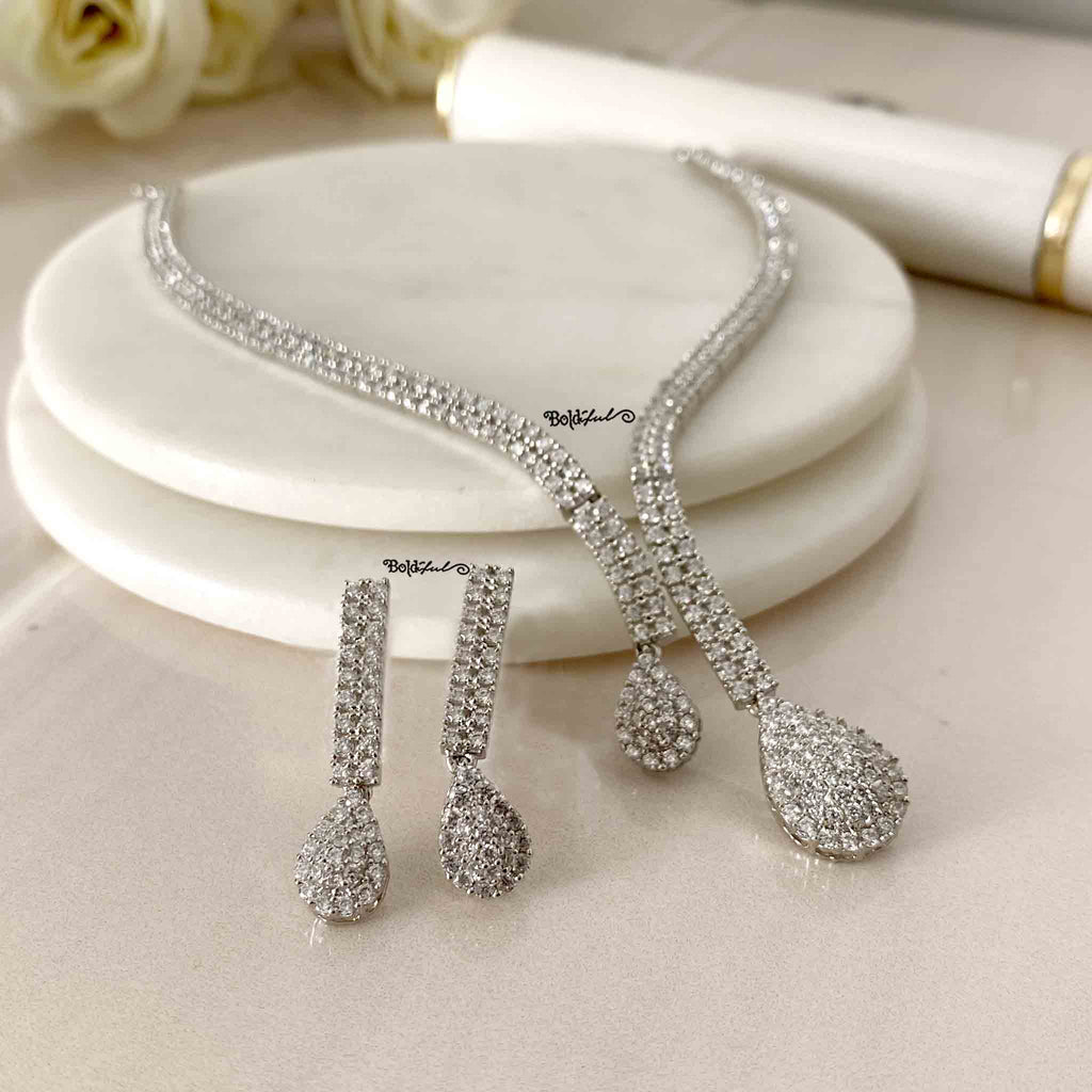 Urbane Silver Necklace Set - Boldiful