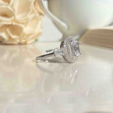 Elegante Emerald Cut Silver Ring - Boldiful