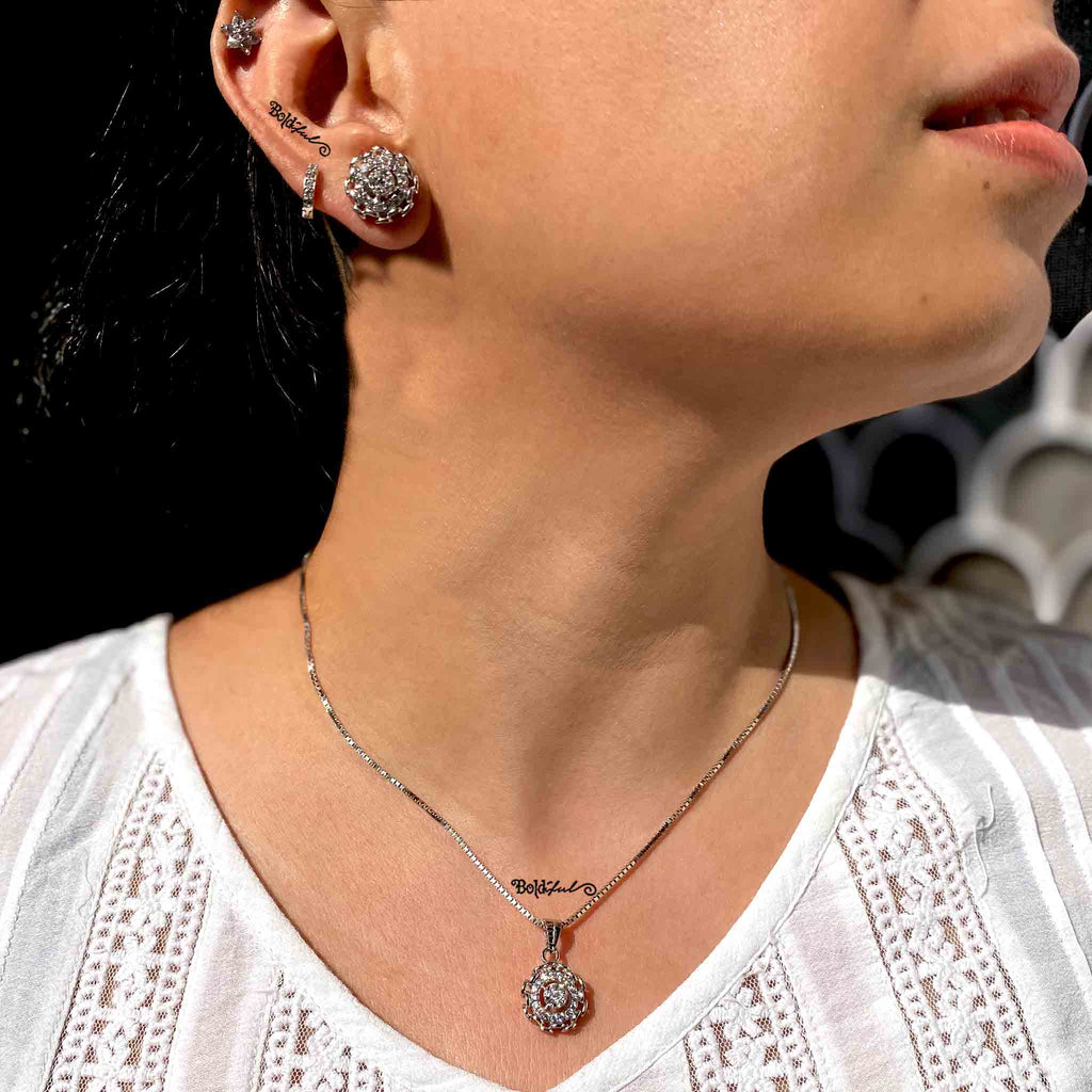 Neoteric Silver Pendant Set with Chain - Boldiful