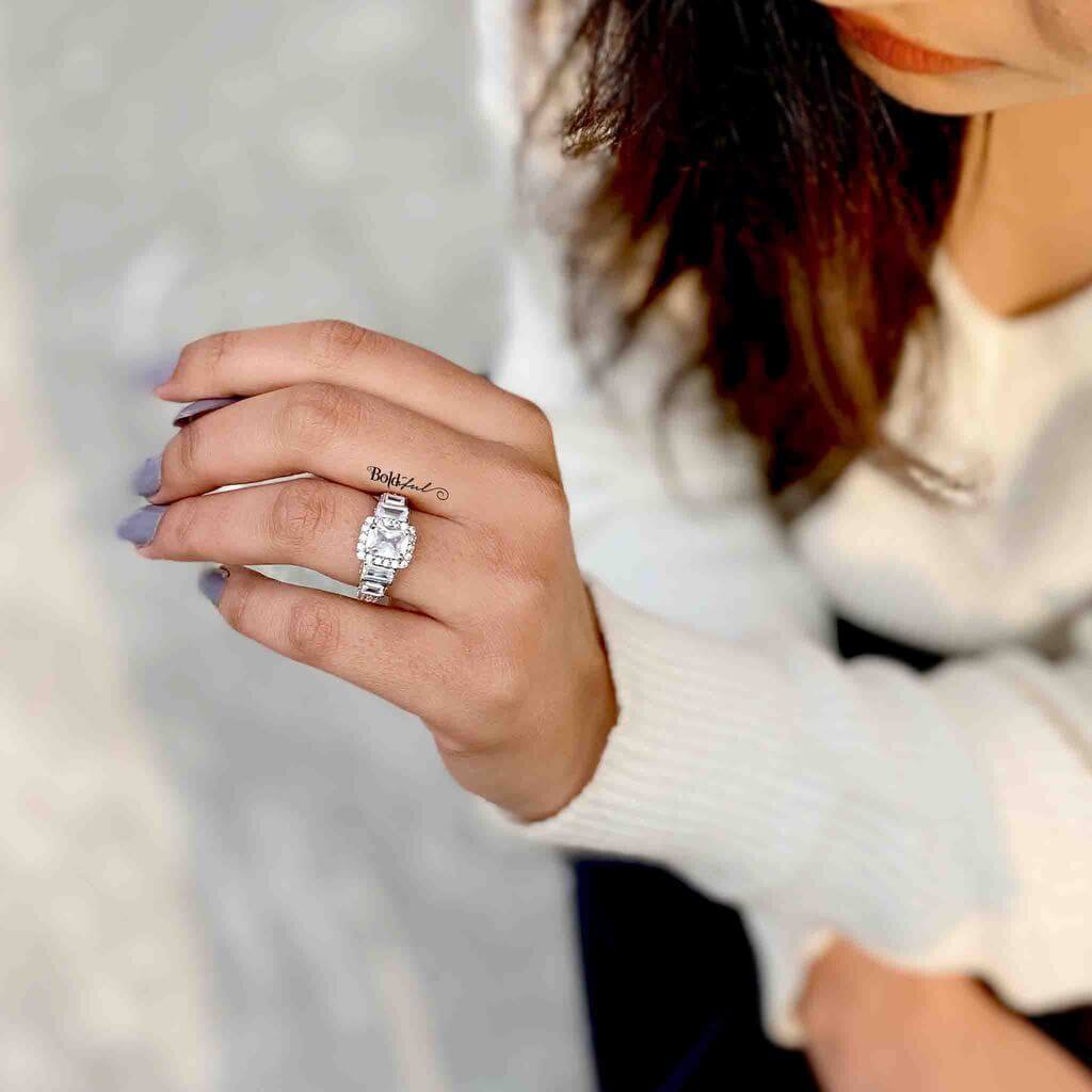 Buy Flaunty Love Diamond Ring- Joyalukkas